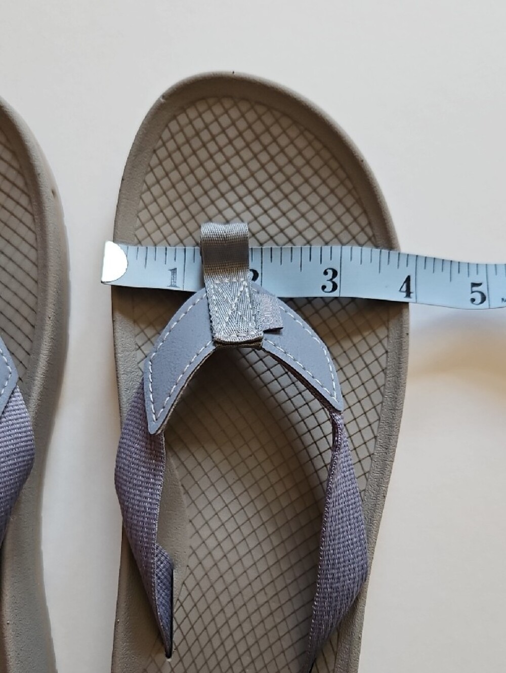 Chaco Size 8.5 Women's Neutral Beige Flip Flop Sandals with Light Taupe Straps - Picture 9 of 10